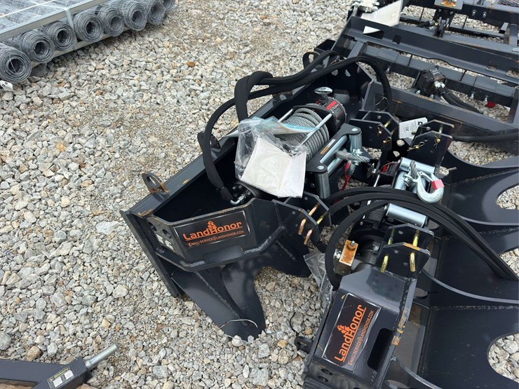 skidsteer-hydraulic-winch-image-1