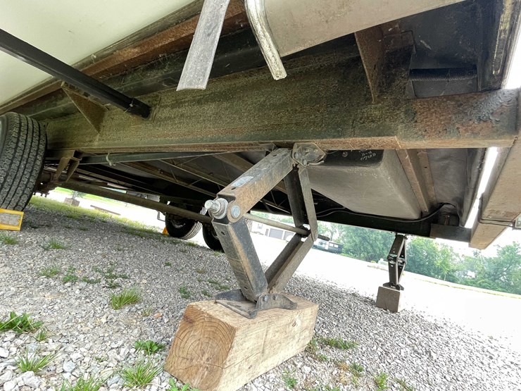 #8570-•-sierra-27'-gooseneck-camper-(has-wi-title)-image-14