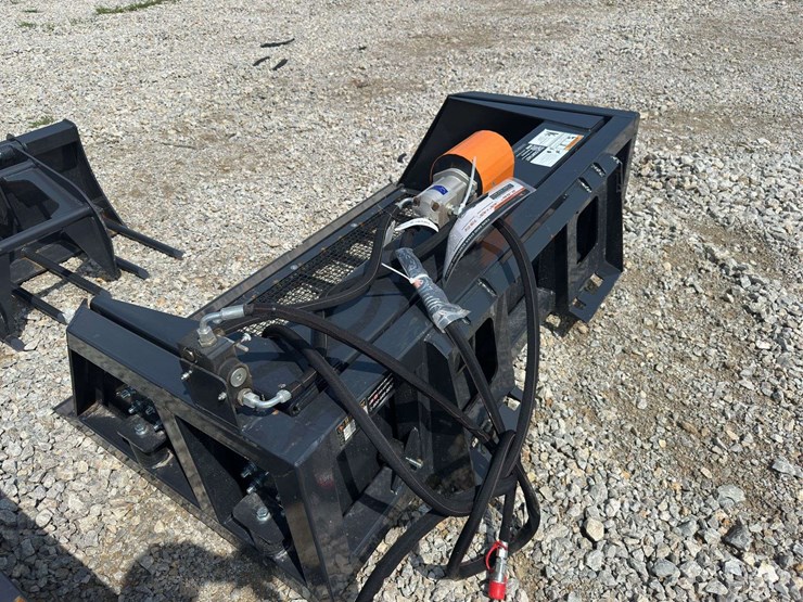 skid-steer-screening-bucket-attachment-image-5