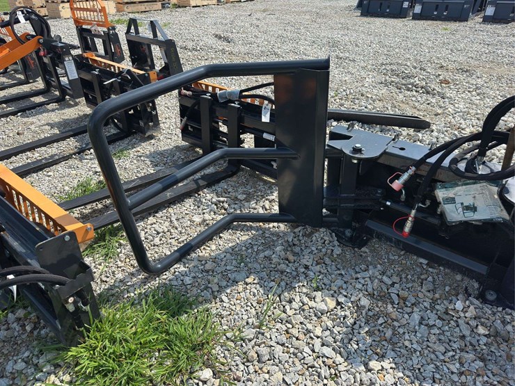 skid-steer-bale-squeeze-image-3