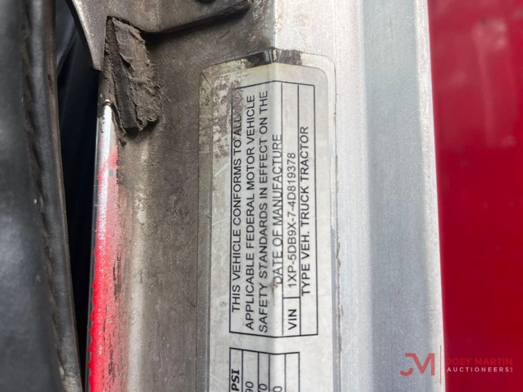 2004-peterbilt-379-image-17