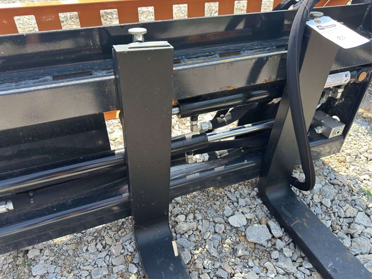 hydrualic-skid-steer-fork-attachment-image-2