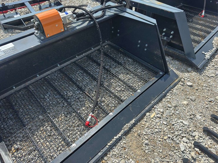 skid-steer-screening-bucket-attachment-image-3