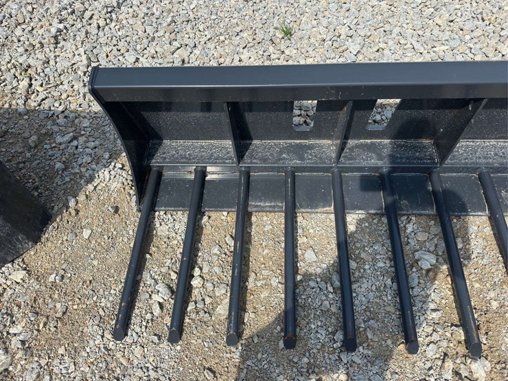 skid-steer-x-treme-manure-fork-attachment-image-2