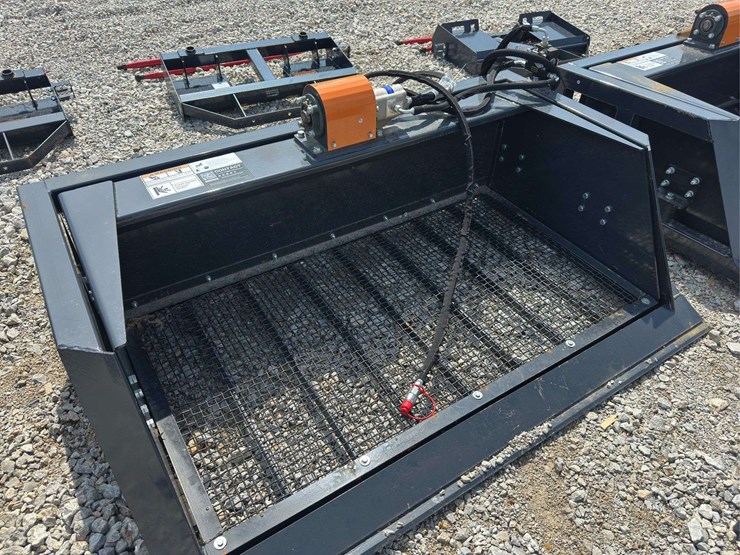skid-steer-screening-bucket-attachment-image-1