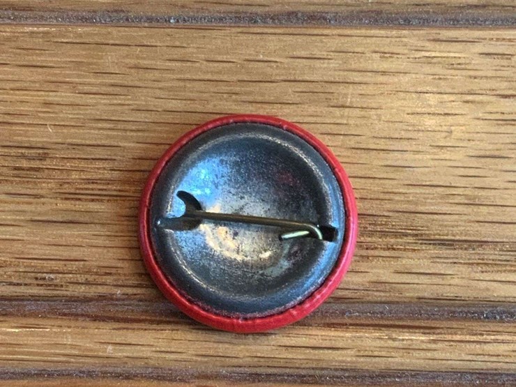 waterloo-gasoline-engine-co.-safety-first-button-image-2
