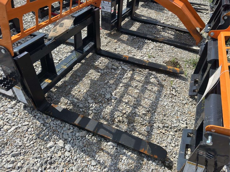 skid-steer-fork-attachment-image-4