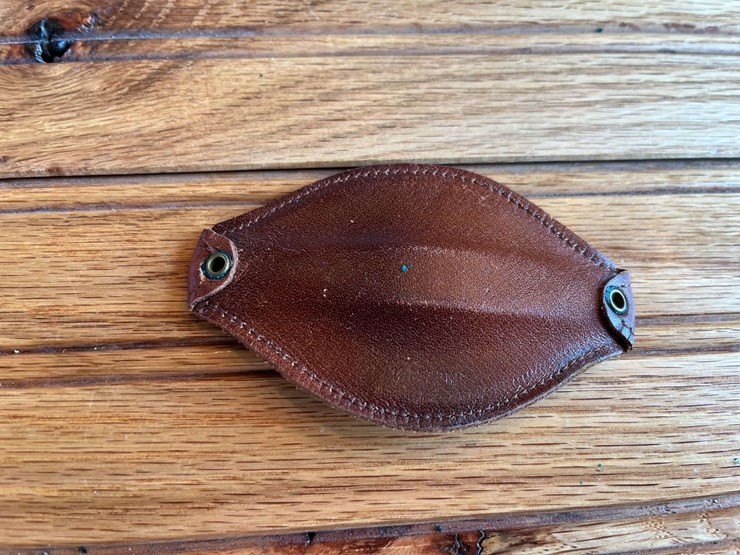 john-deere-leather-coin-purse-image-2