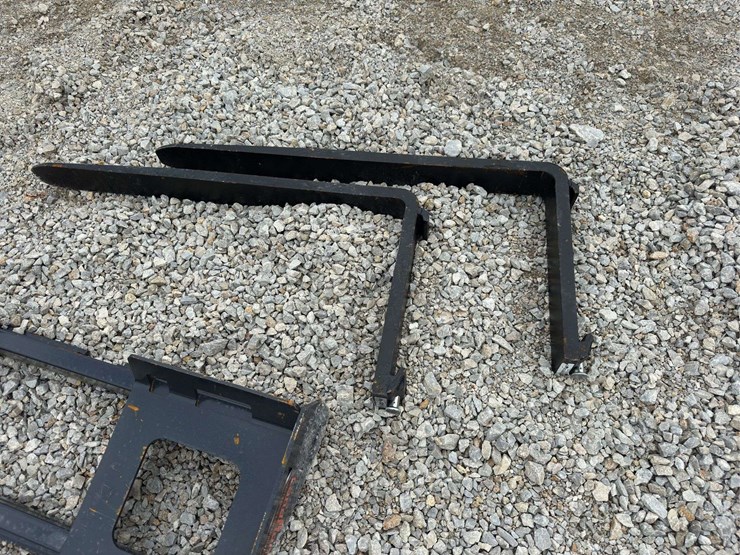 skid-steer-fork-attachment-image-4