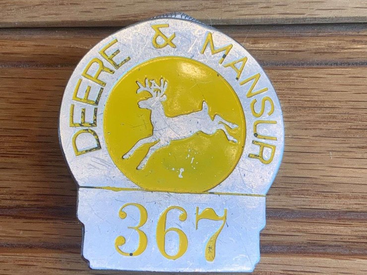 deere-&-mansur-employee-badge-image-1