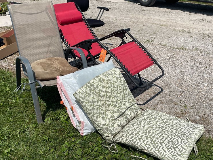 #8603-•-(2)-outdoor-chairs-and-chair-cushions-image-1