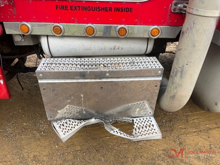 2004-peterbilt-379-image-21