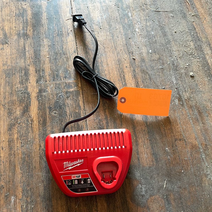 #10763 • Milwaukee Battery Charger