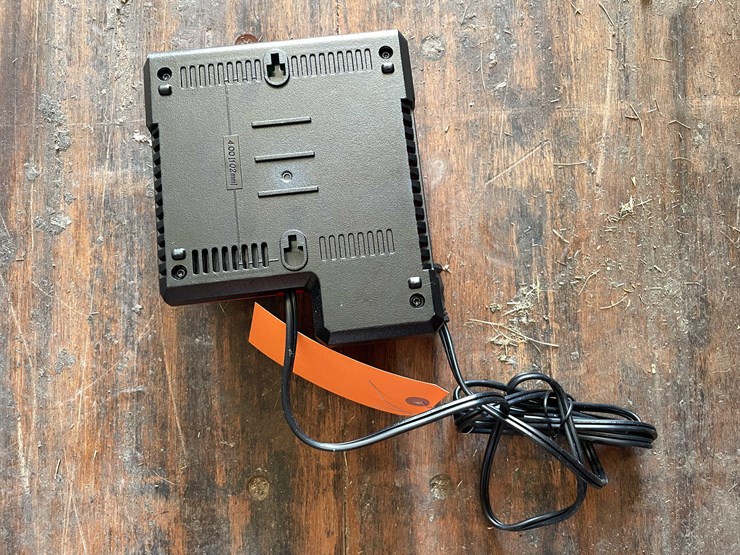 #10765-•-milwaukee-battery-charger-image-4