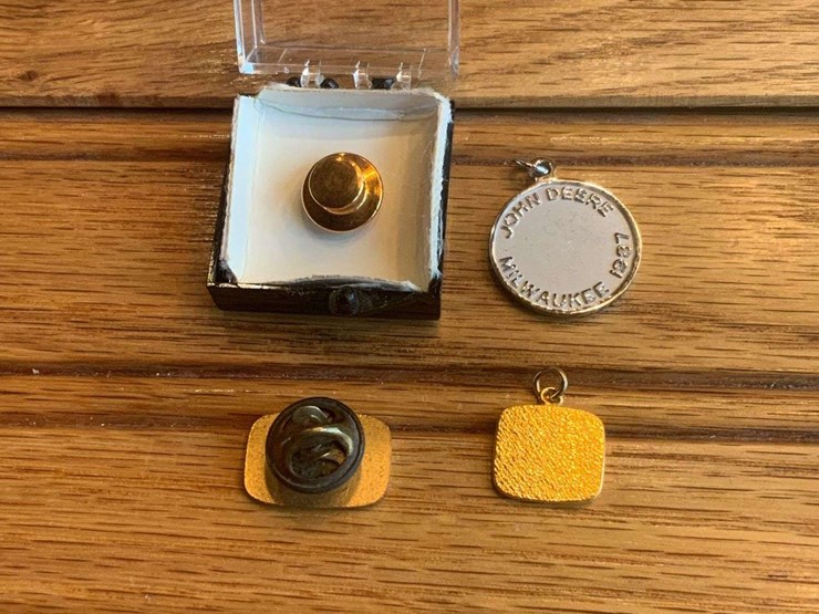 (5)-john-deere-pins-+-charms-image-5