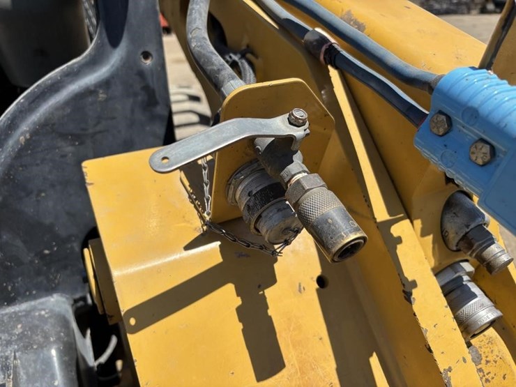2018-caterpillar-262d-image-13