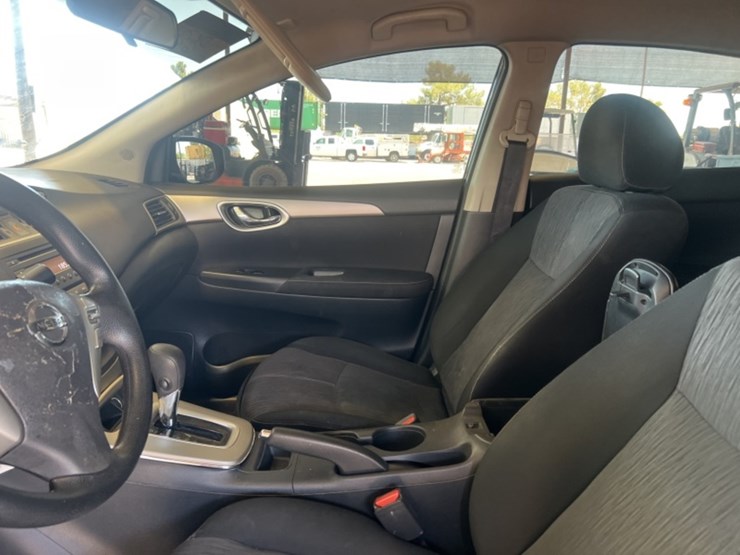 2014-nissan-sentra-sc-sdn-image-20