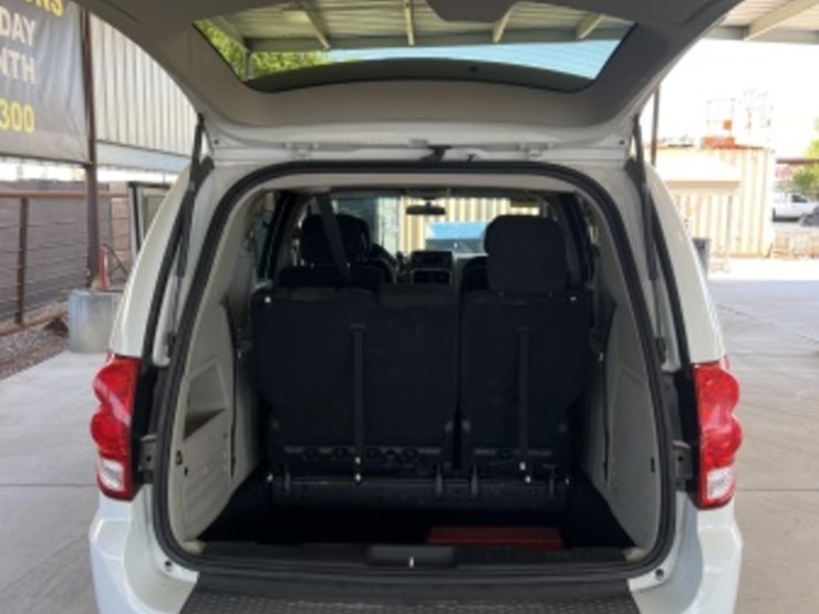 2014-dodge-grand-caravan-image-9