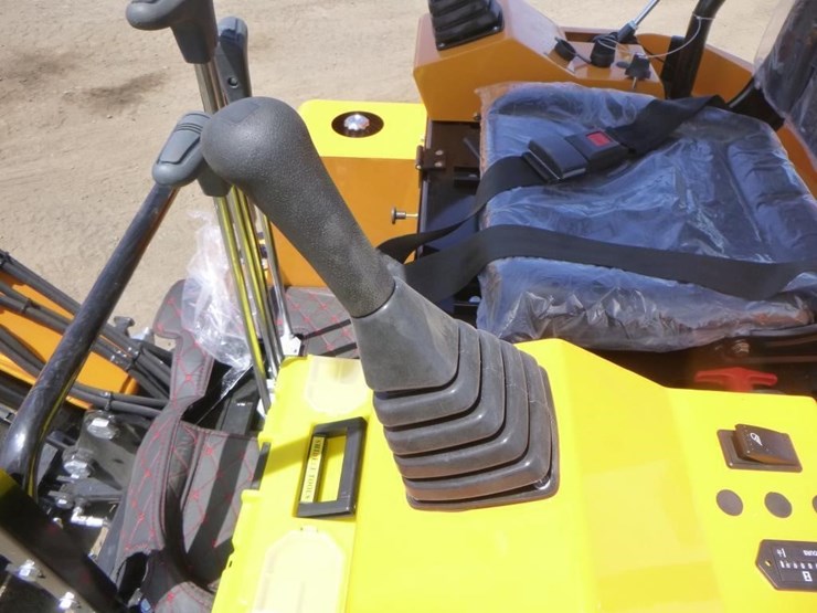 2025-vicsec-vc15j-hydraulic-excavator-image-21