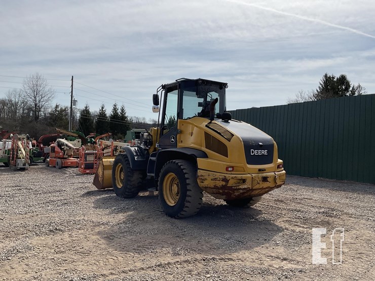 2019-deere-344l-image-2