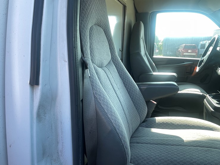 2005-chevrolet-3500-image-57