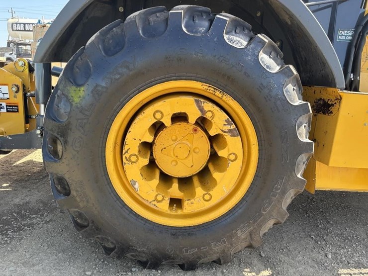 2019-deere-210l-image-27