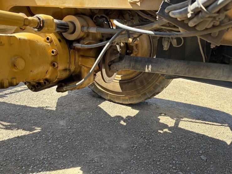 2004-caterpillar-th560b-image-42