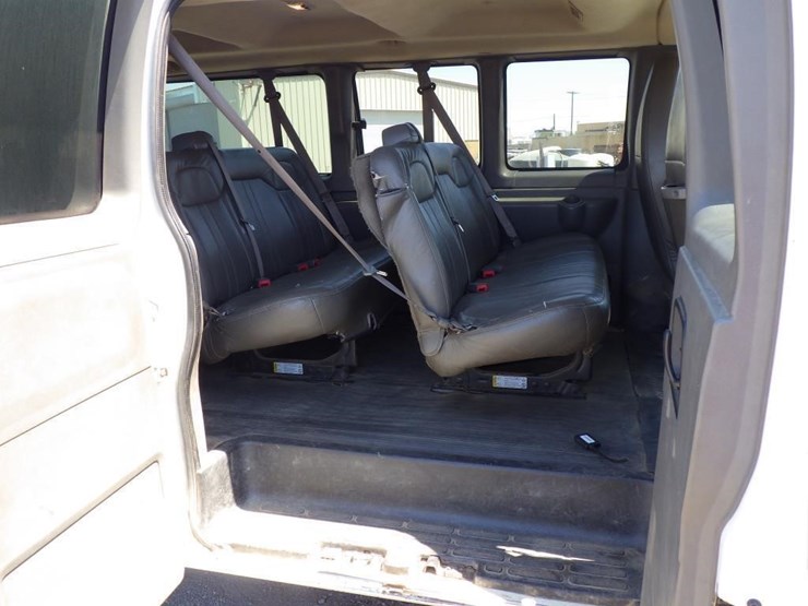 2013-chevrolet-express-3500-image-8