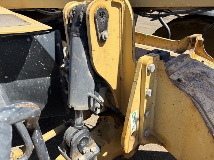 2004-caterpillar-th560b-image-20