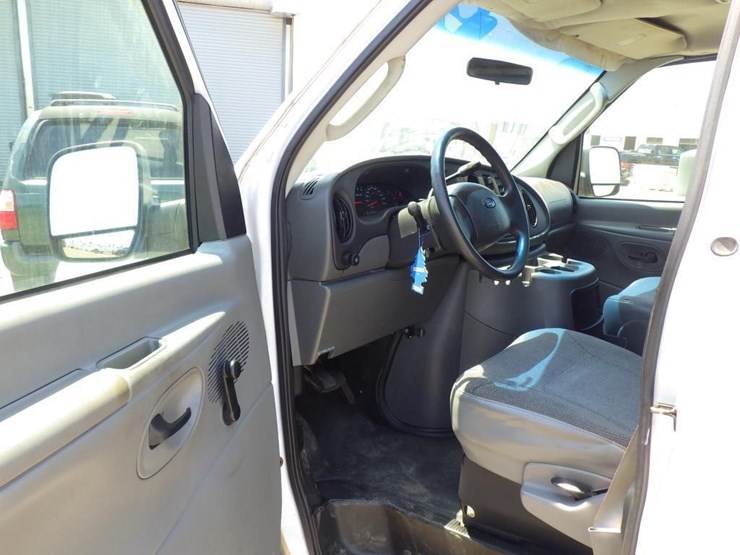 2004-ford-econoline-350-image-6