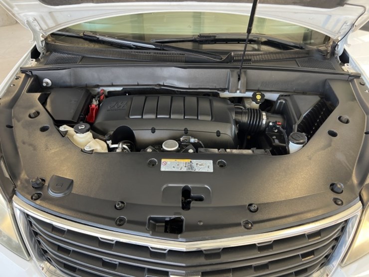 2016-chevrolet-traverse-ls-image-11
