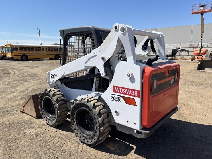 2018-bobcat-s570-image-4
