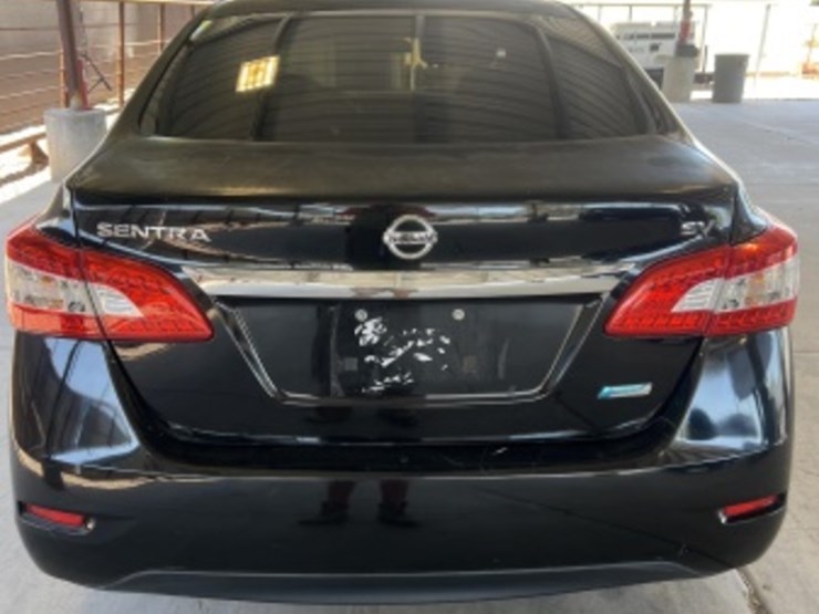 2014-nissan-sentra-sc-sdn-image-6