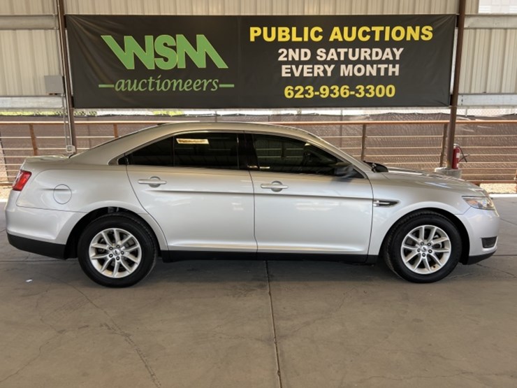 2013-ford-taurus-se-sdn-image-1