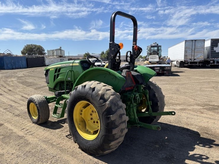2018-john-deere-5075e-image-4