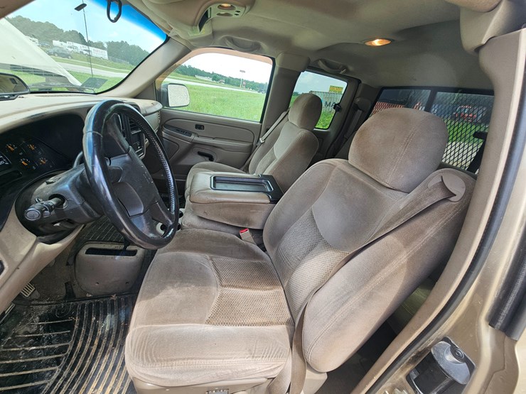 2005-chevrolet-silverado-3500-image-25