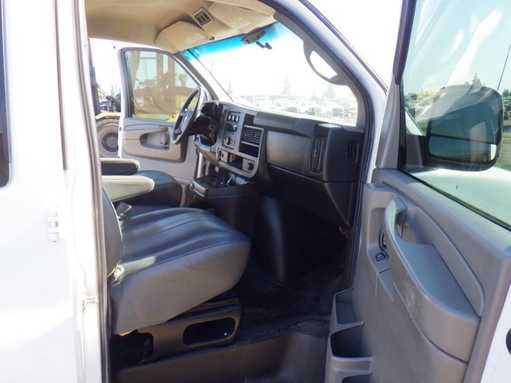 2013-chevrolet-express-3500-image-6