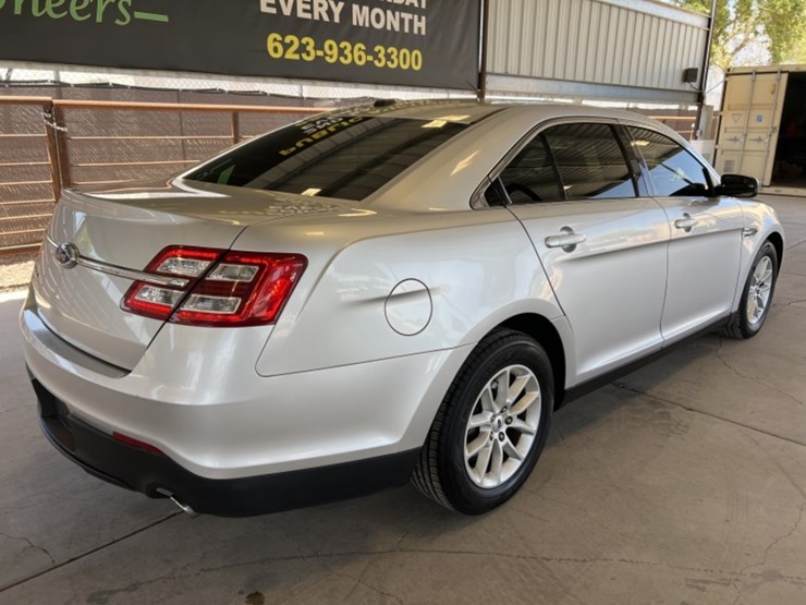 2013-ford-taurus-se-sdn-image-7