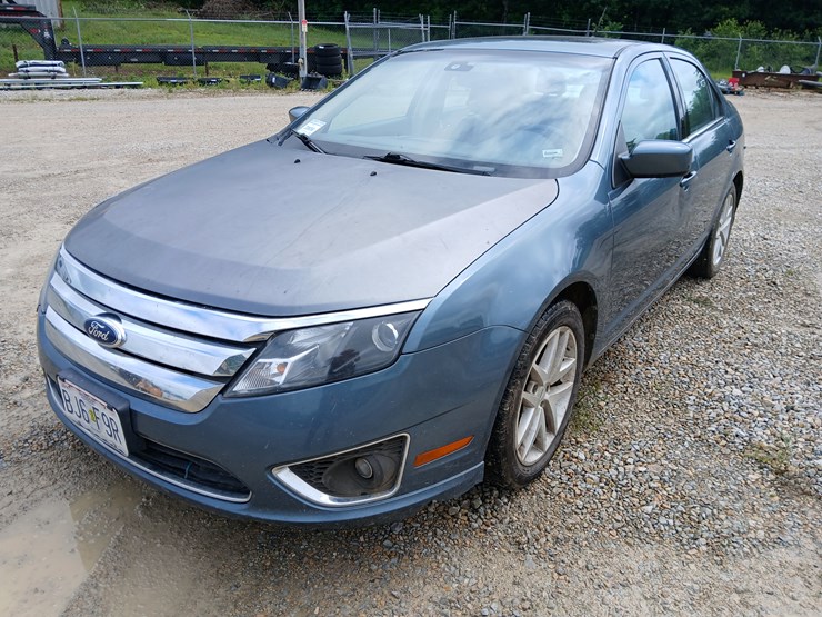 #20656-•-2012-ford-fusion-passenger-car-image-1