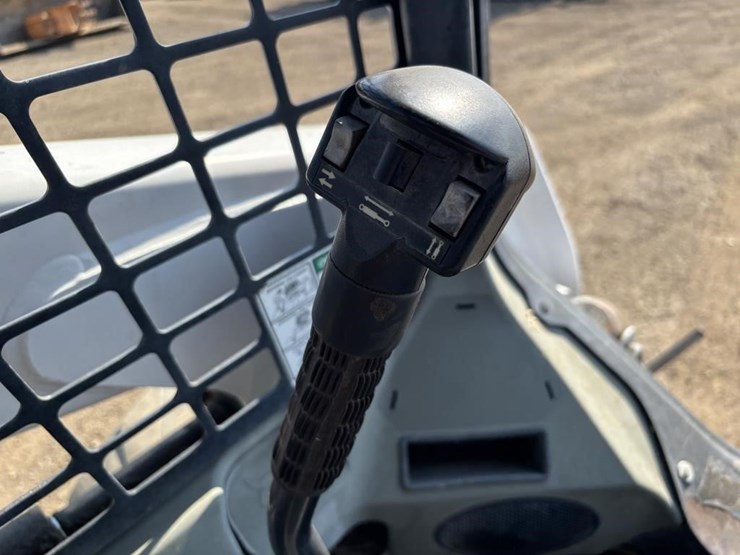 2013-bobcat-s630-image-21