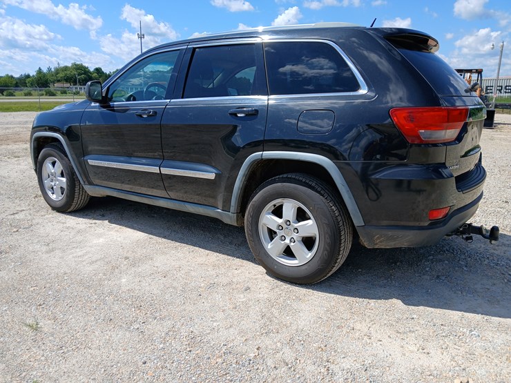 2011-jeep-grand-cherokee-image-4