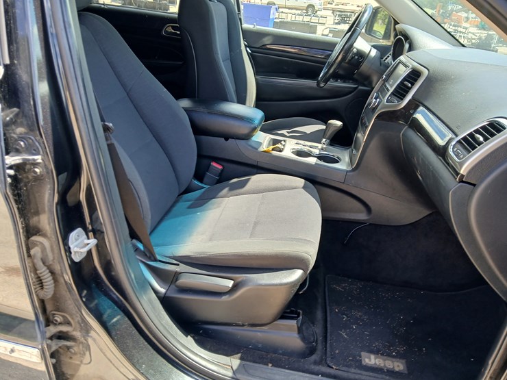 2011-jeep-grand-cherokee-image-19