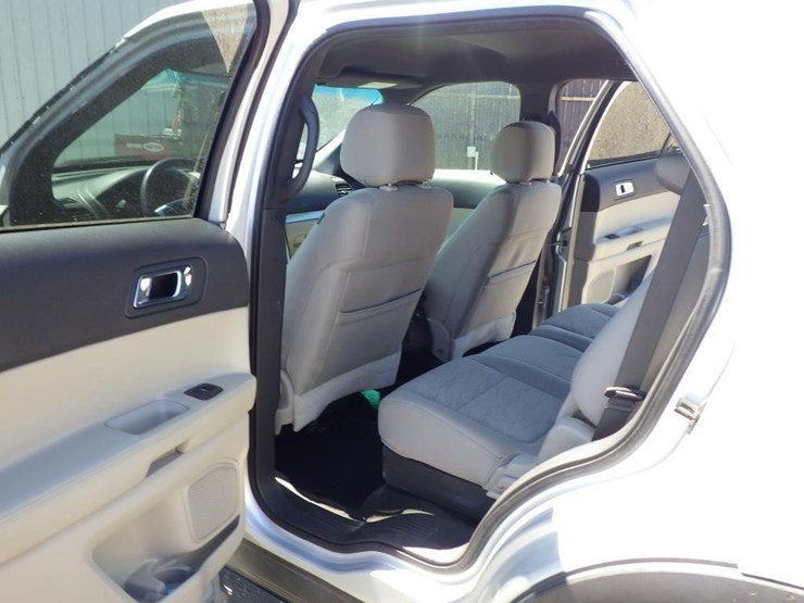 2015-ford-explorer-image-7