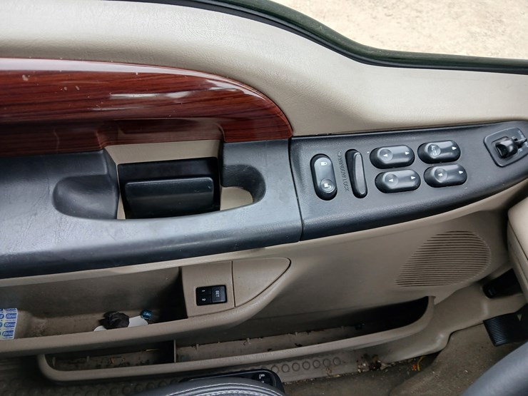 2005-ford-excursion-image-34