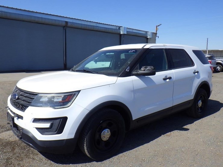 2016-ford-explorer-image-2