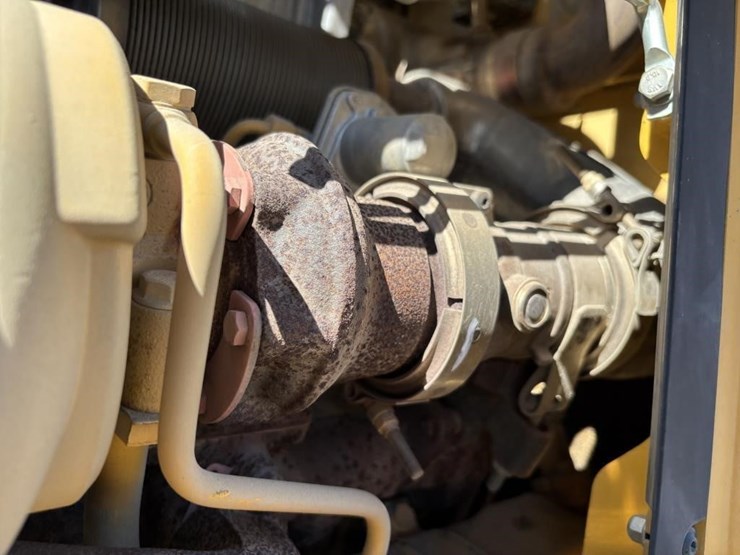 2020-deere-410l-image-65