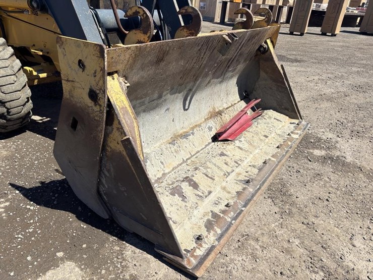2014-deere-210k-image-10