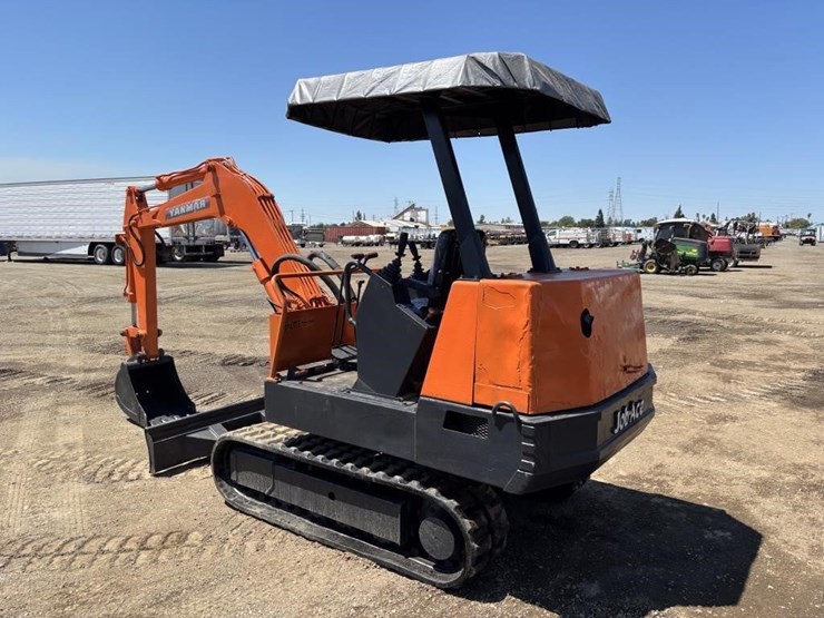 takeuchi-tb2507-hydraulic-excavator-image-4