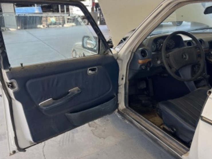 1978-mercedes-300d-sdn-image-22