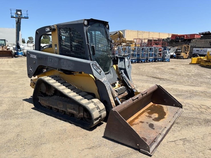 2015-deere-333e-image-2